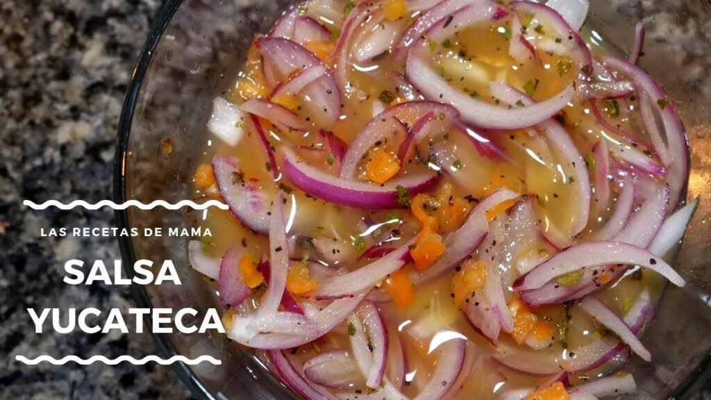 Salsa de chile poblano con cebolla morada