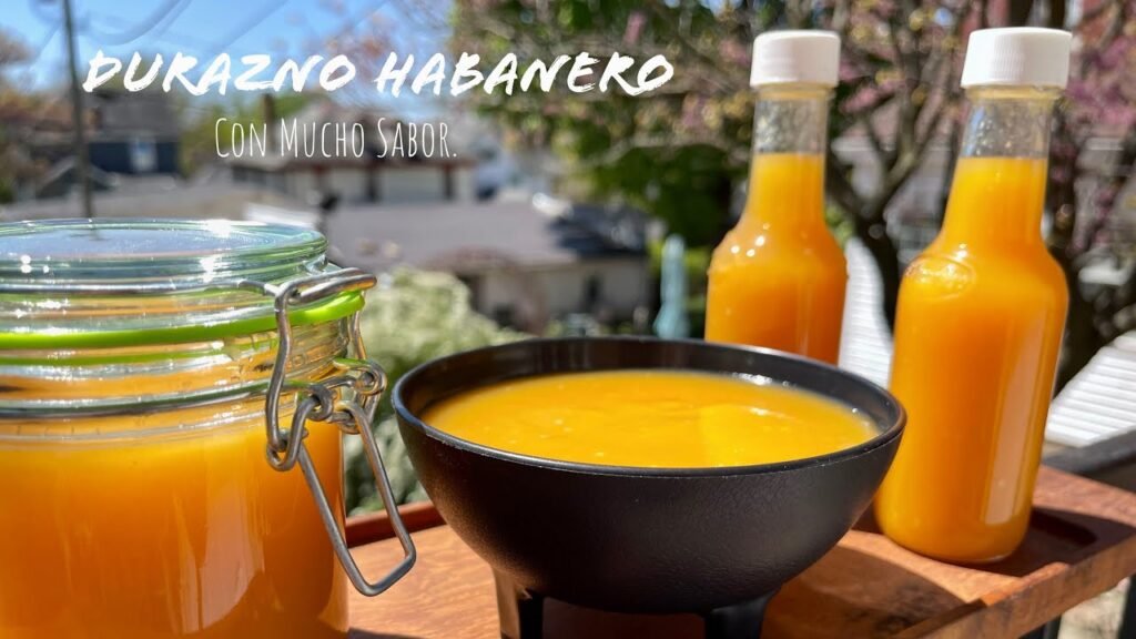 Salsa de chile serrano con durazno y menta