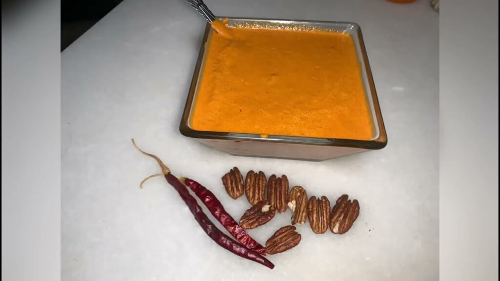 Salsa de chile serrano con higo y nuez
