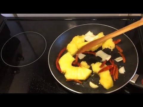 Salsa de chile serrano con piña y canela